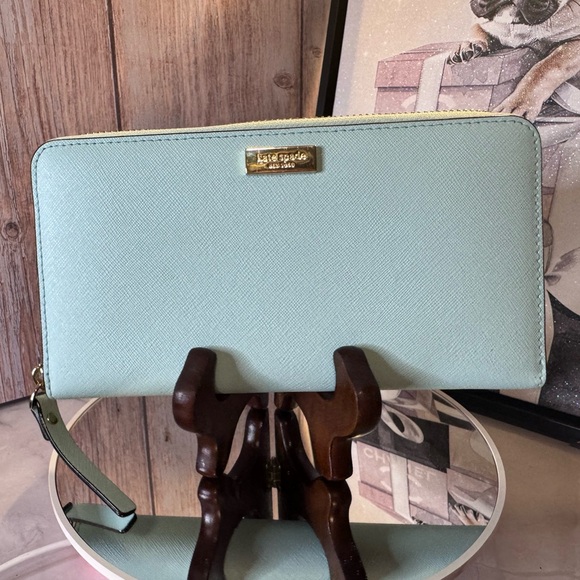 Kate Spade Leather Wallet with gold tone hardware mint green - EUC - Picture 3 of 14